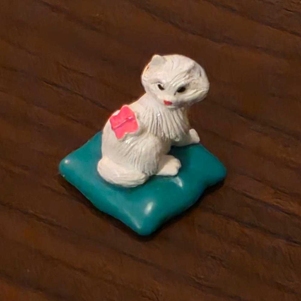 Vintage MEG Kitty in My Pocket Miniature White Persian Cat Figurine